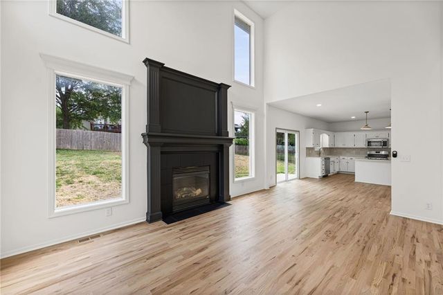21470 W 122nd Street, Olathe, KS 66061