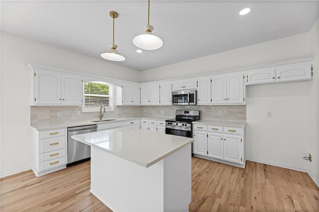 21470 W 122nd Street, Olathe, KS 66061