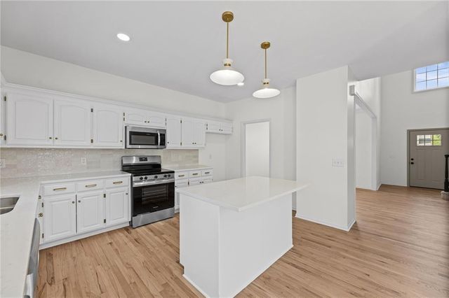 21470 W 122nd Street, Olathe, KS 66061