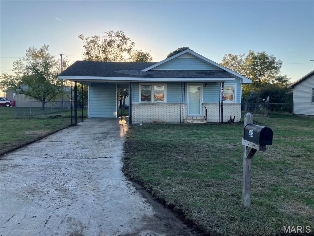 203 Russell Avenue, Sikeston, MO 63801