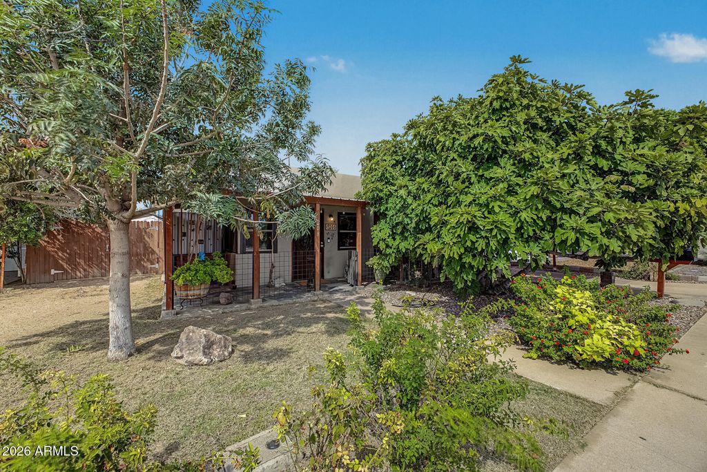 208 N HORNE --, Mesa, AZ 85203 — photo 2