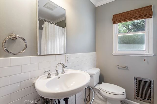 2935 Rhodelia Avenue, Claremont, CA 91711