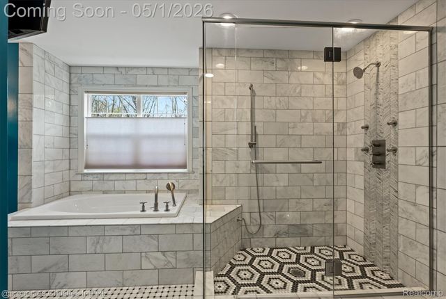 5720 Deerwood, Commerce Charter Township, MI 48382