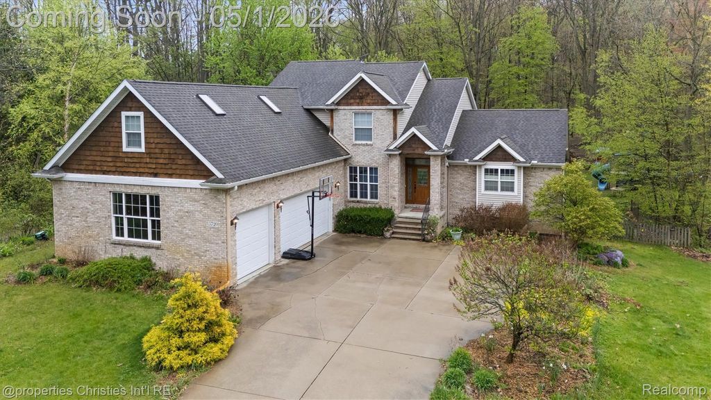 5720 Deerwood, Commerce Charter Township, MI 48382