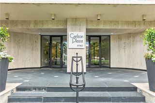 4740 Roanoke Parkway 402, Kansas City, MO 64112