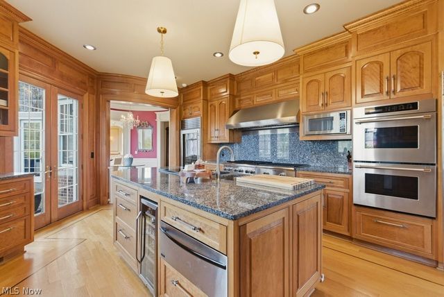 352 Bingham Court, Bratenahl, OH 44108