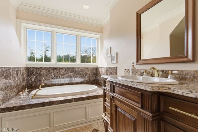 352 Bingham Court, Bratenahl, OH 44108