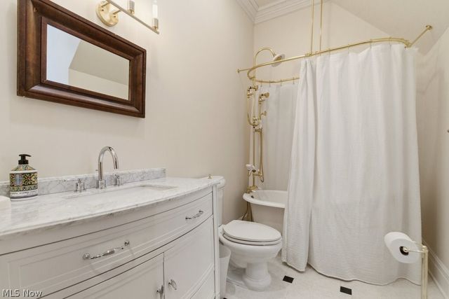 352 Bingham Court, Bratenahl, OH 44108