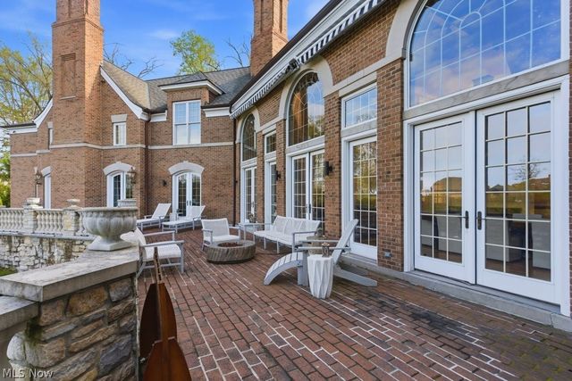 352 Bingham Court, Bratenahl, OH 44108