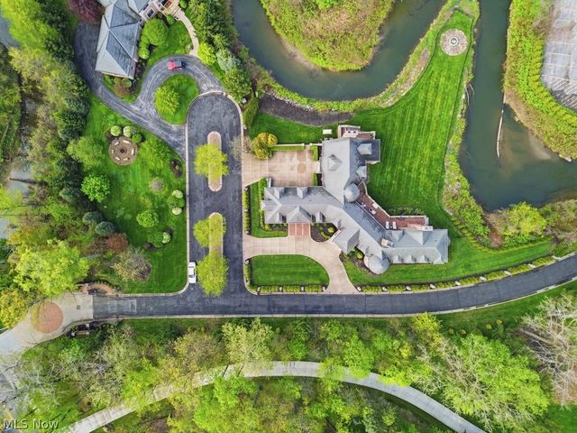 352 Bingham Court, Bratenahl, OH 44108