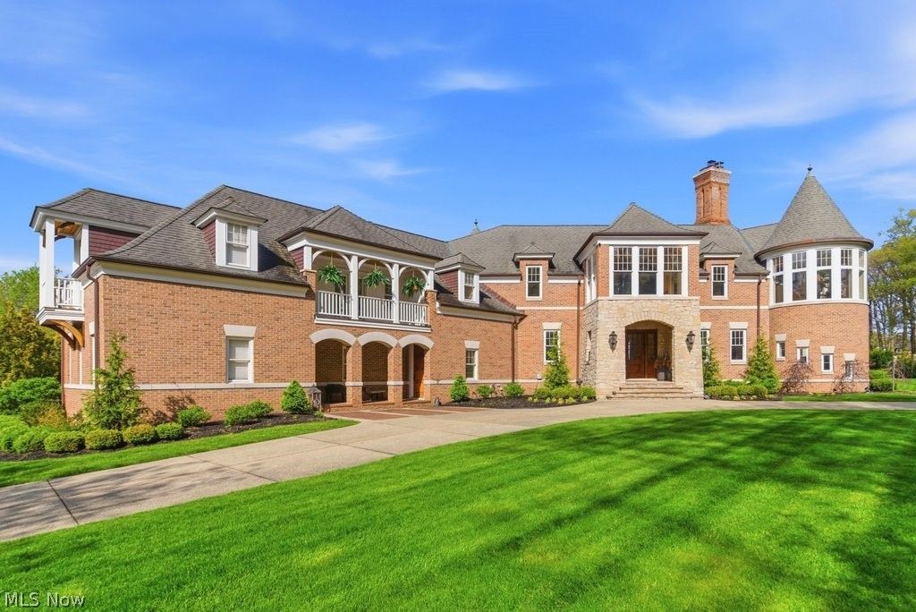 352 Bingham Court, Bratenahl, OH 44108