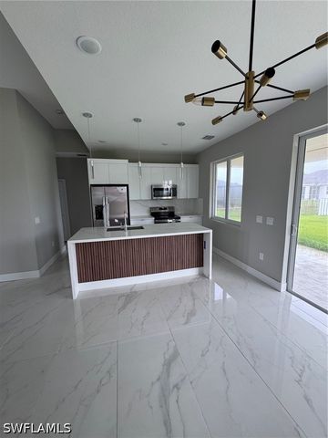 2810 27th ST SW, Lehigh Acres, FL 33976
