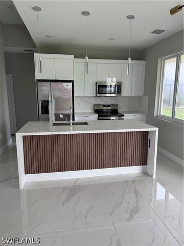 2810 27th ST SW, Lehigh Acres, FL 33976