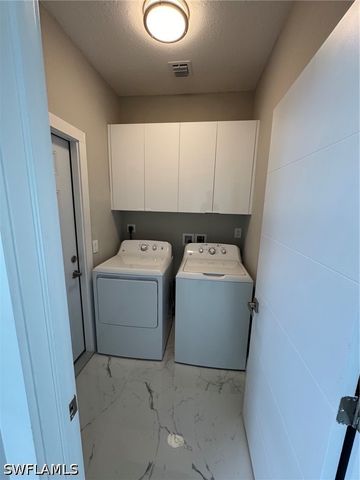 2810 27th ST SW, Lehigh Acres, FL 33976