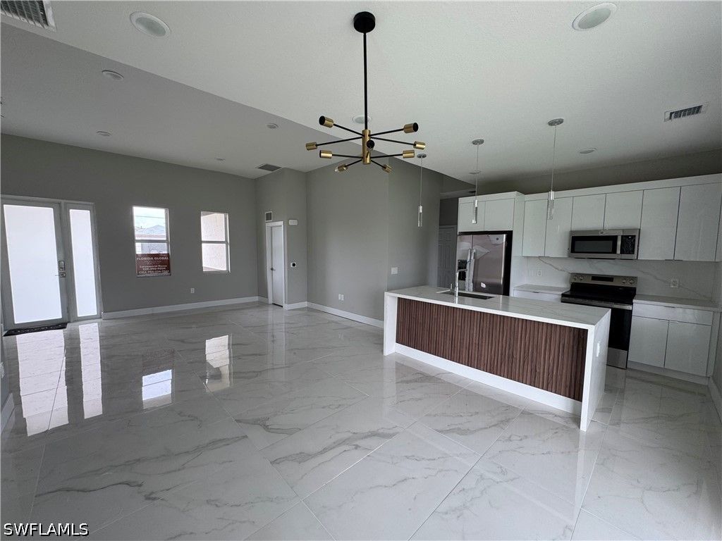 2810 27th ST SW, Lehigh Acres, FL 33976