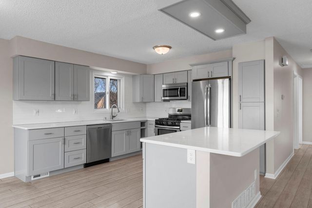 14510 Wellington Road, Minnetonka, MN 55391