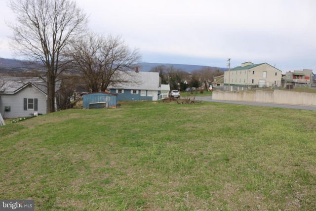 216 N MAIN ST, Petersburg, WV 26847