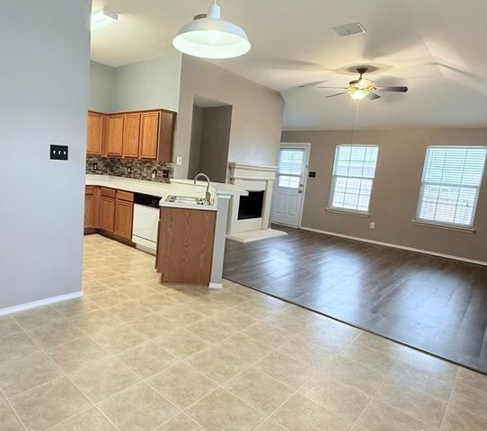 6700 Periwinkle Drive, Arlington, TX 76002