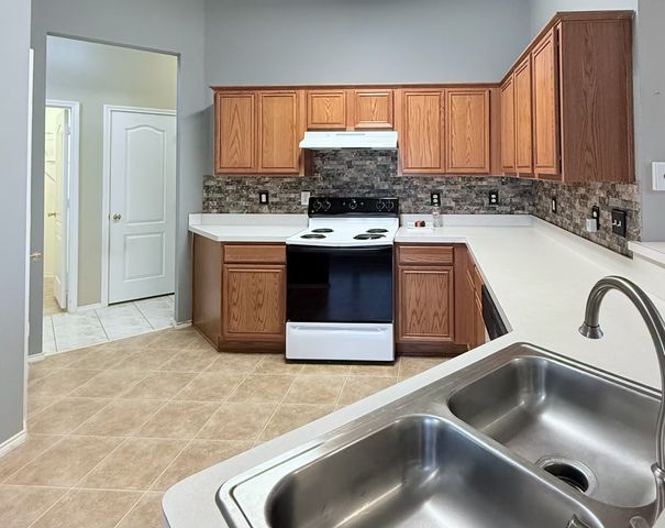 6700 Periwinkle Drive, Arlington, TX 76002