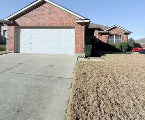 6700 Periwinkle Drive, Arlington, TX 76002