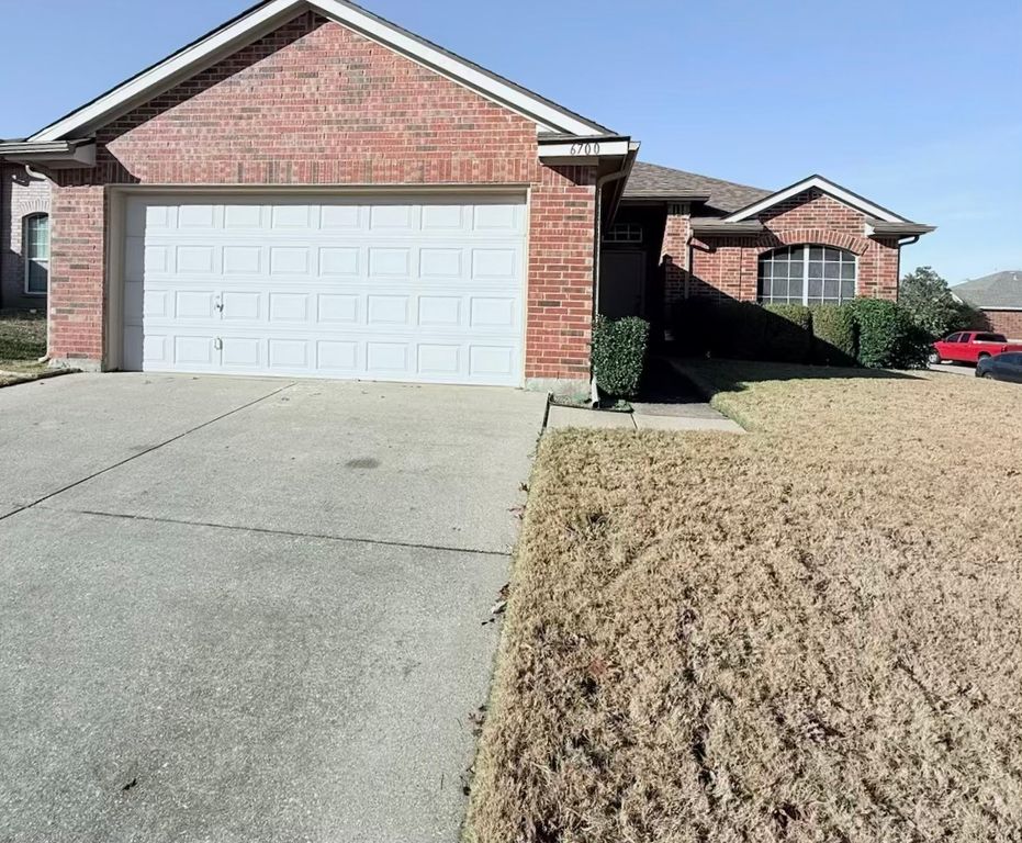 6700 Periwinkle Drive, Arlington, TX 76002