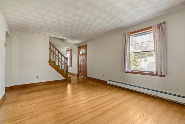 40 Valentine Rd, Arlington, MA 02476