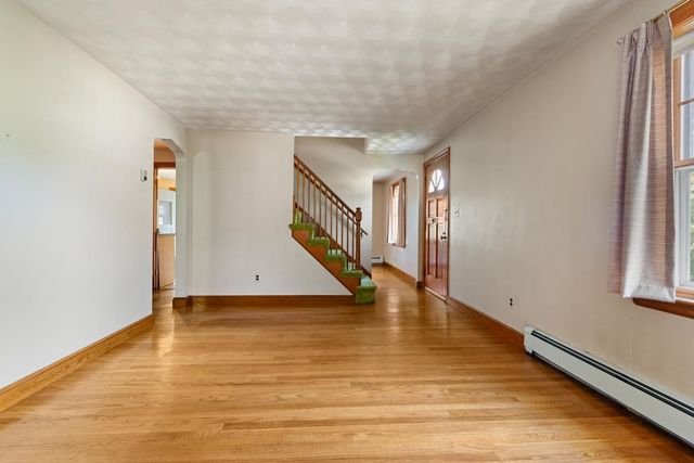 40 Valentine Rd, Arlington, MA 02476