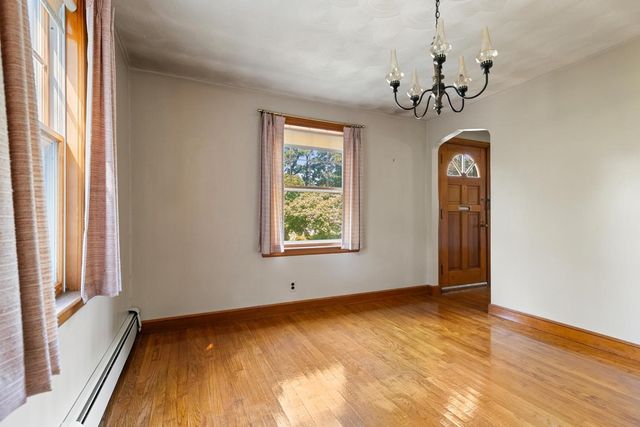 40 Valentine Rd, Arlington, MA 02476