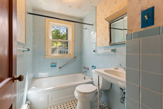 40 Valentine Rd, Arlington, MA 02476
