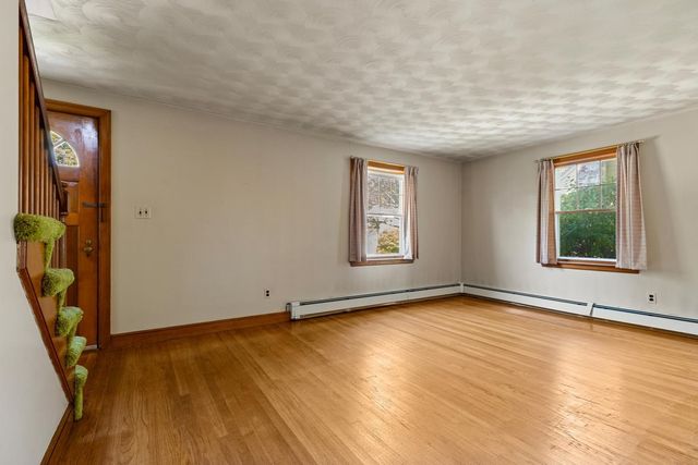 40 Valentine Rd, Arlington, MA 02476