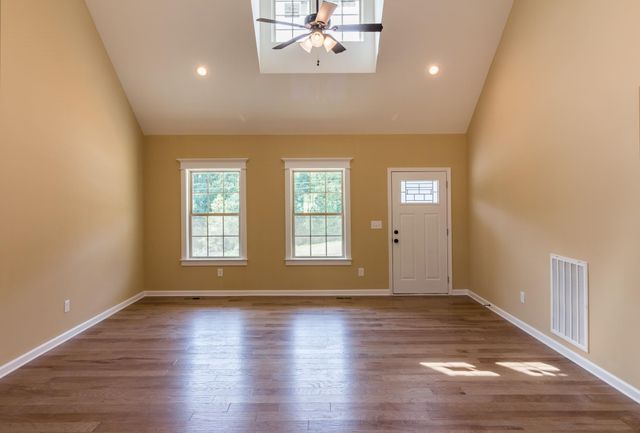 1592 Gilliam Hollow Rd, Dickson, TN 37055