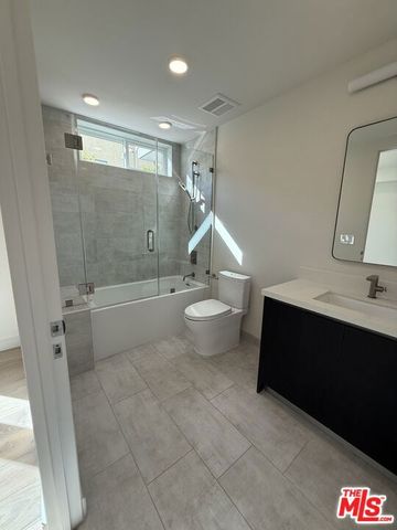 505 S Barrington Avenue 106, Los Angeles, CA 90049