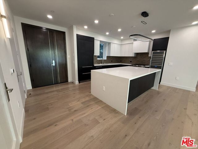 505 S Barrington Avenue 106, Los Angeles, CA 90049