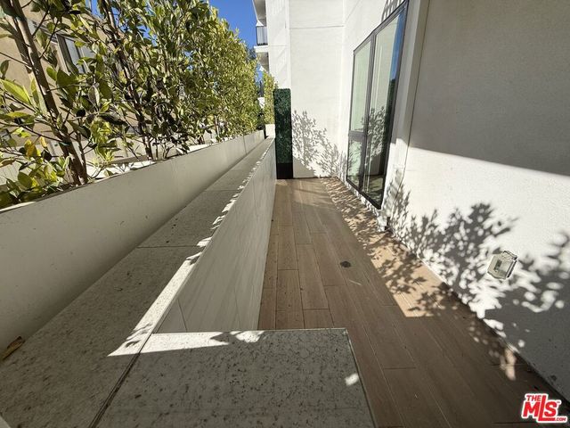 505 S Barrington Avenue 106, Los Angeles, CA 90049