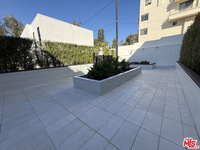 505 S Barrington Avenue 106, Los Angeles, CA 90049