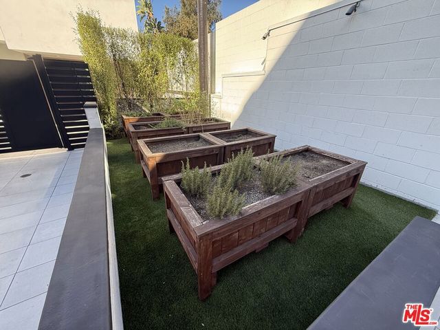 505 S Barrington Avenue 106, Los Angeles, CA 90049