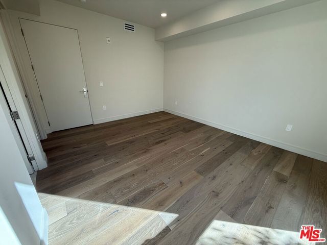 505 S Barrington Avenue 106, Los Angeles, CA 90049