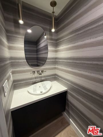 505 S Barrington Avenue 106, Los Angeles, CA 90049