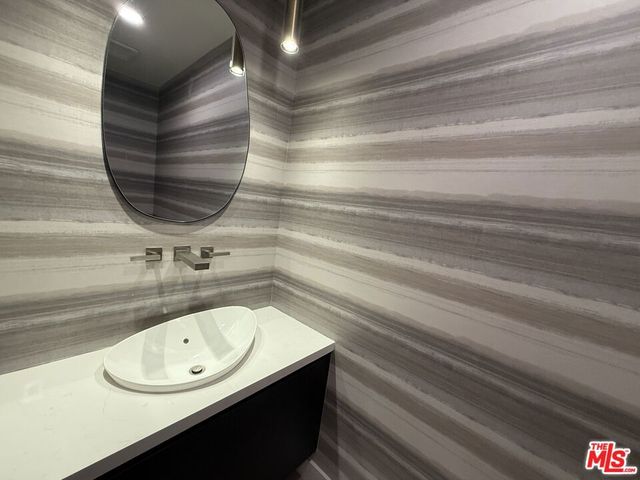 505 S Barrington Avenue 106, Los Angeles, CA 90049