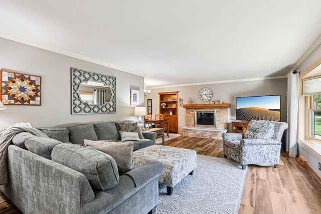 15300 Fieldstone DRIVE, Brookfield, WI 53005