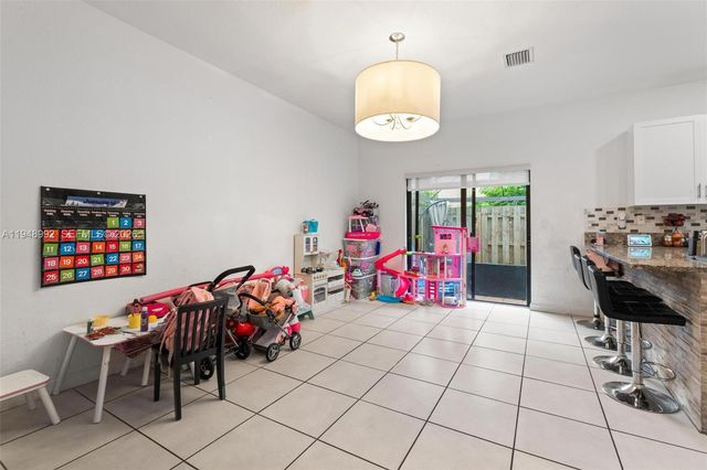 582 NE 207th St, Miami, FL 33179