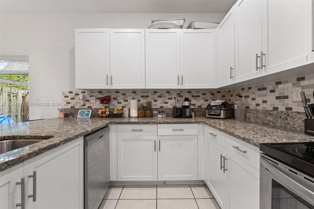 582 NE 207th St, Miami, FL 33179