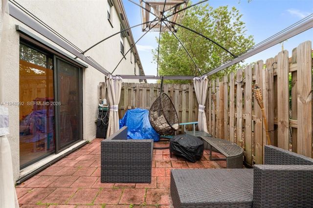 582 NE 207th St, Miami, FL 33179