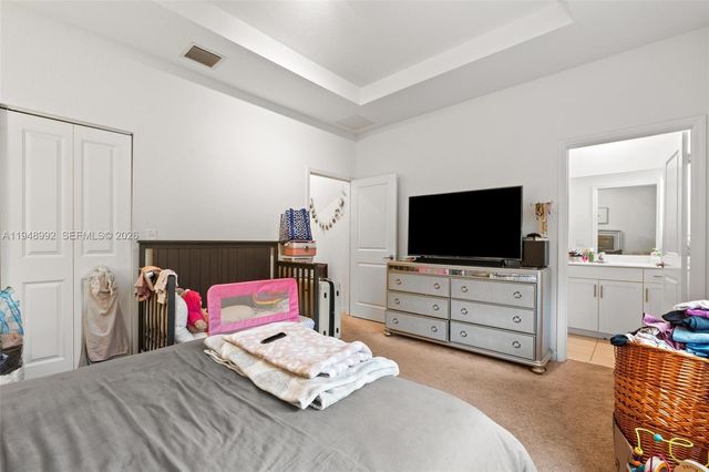 582 NE 207th St, Miami, FL 33179