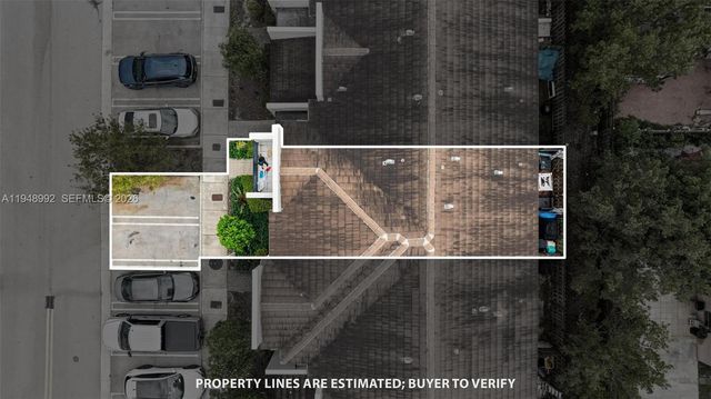 582 NE 207th St, Miami, FL 33179