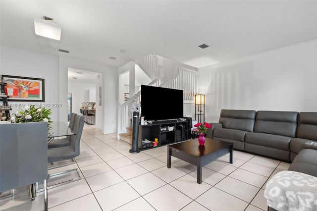 582 NE 207th St, Miami, FL 33179