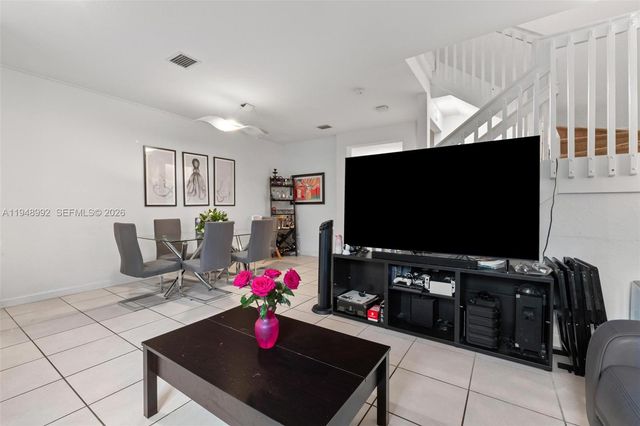 582 NE 207th St, Miami, FL 33179