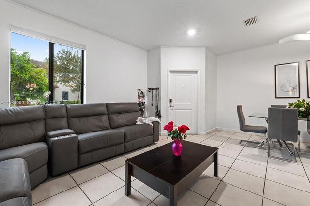 582 NE 207th St, Miami, FL 33179