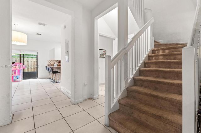 582 NE 207th St, Miami, FL 33179