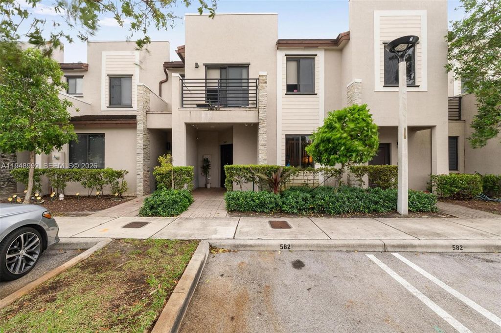 582 NE 207th St, Miami, FL 33179